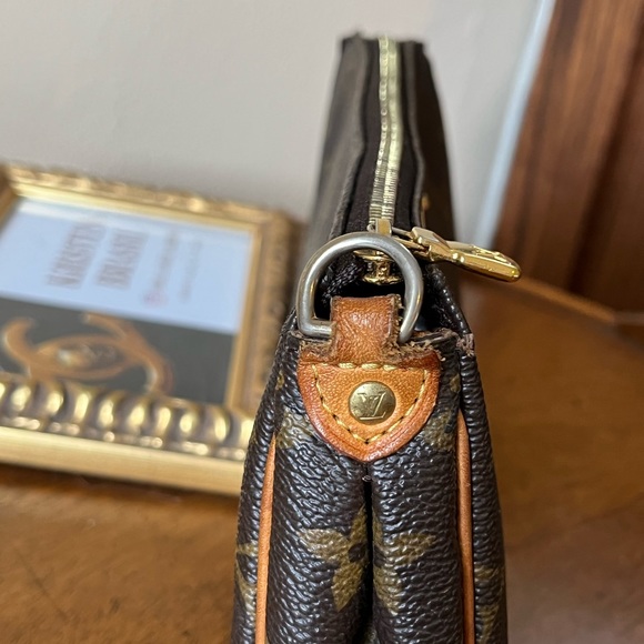 Louis Vuitton Eva Clutch - Picture 4 of 13